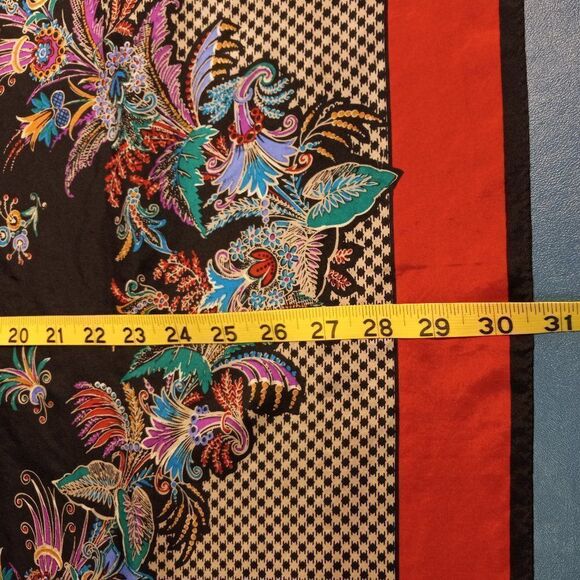 Diamond Floral Scarf with Red border - Picture 4 of 6